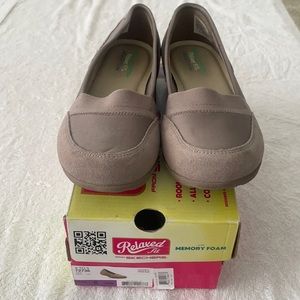 Skechers Relaxed Fit Taupe Comfort Slip On Low Walking Shoes Women Size 6 Med